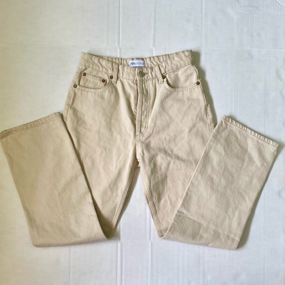 Zara high rise button fly jeans In neutral cream.Size 6